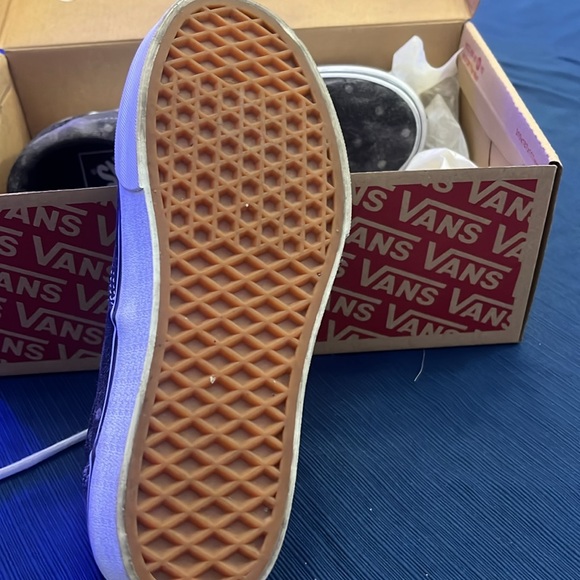 Vans size 7.5 platforms grayish like brand new - Picture 2 of 4